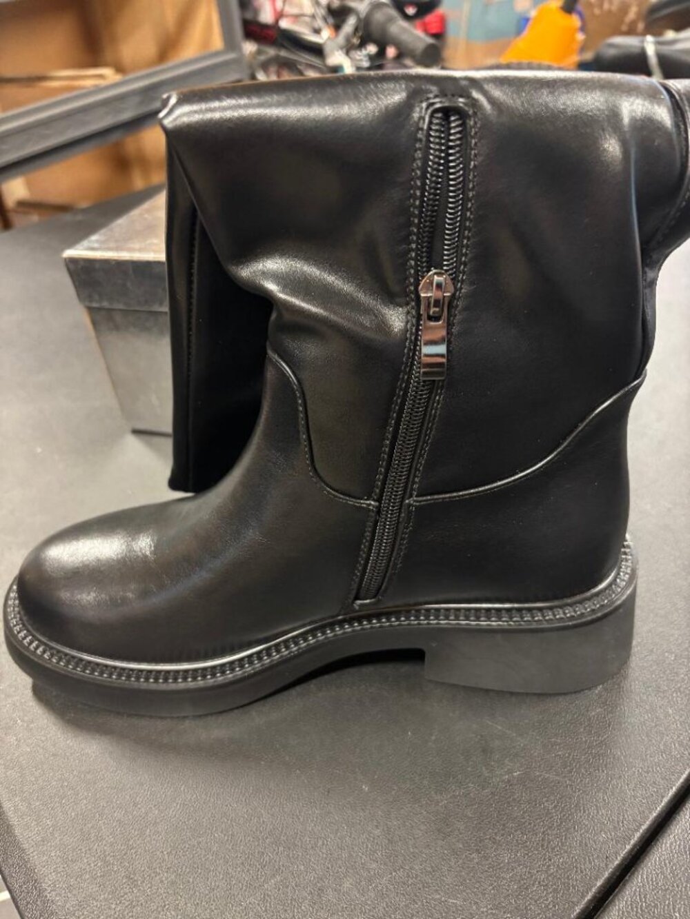 Womens Size 8 Knee high Boots